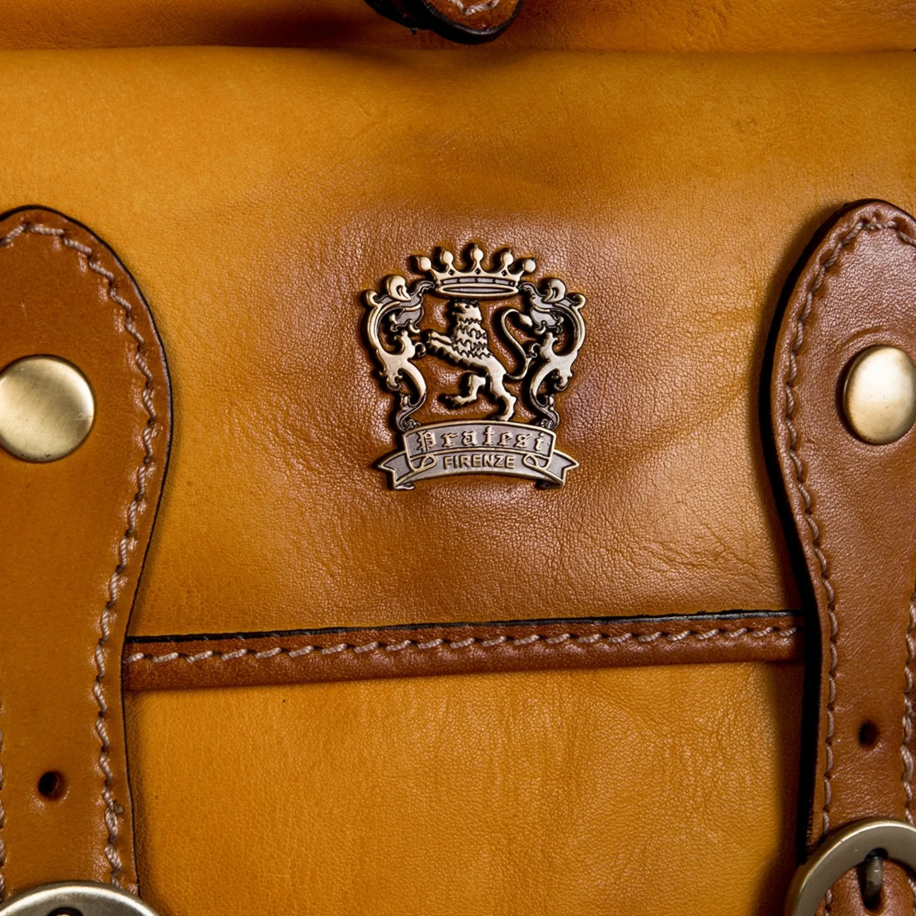 montalbano__zaino_in_pell_3.webp GUIDOMAGGI Pratesi Bags>Montalbano - Zaino in Pelle Design