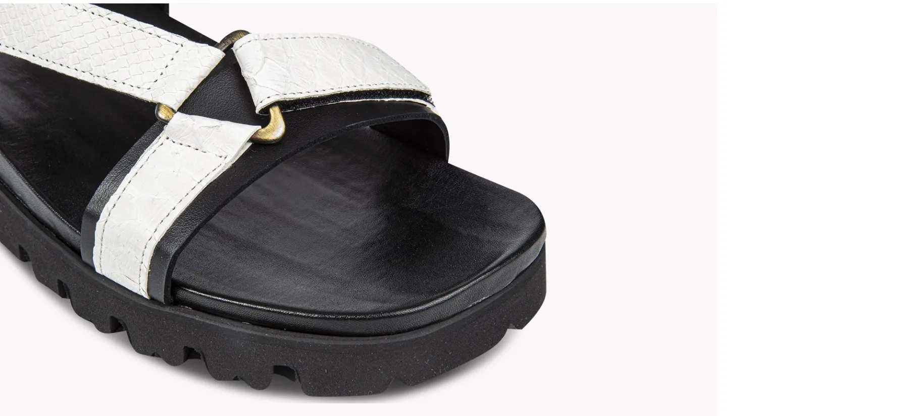 sebal__sandali_con_rialzo_3.webp Uomo GUIDOMAGGI Sandali | Scarpe In Pelle Esotica>Sebal - sandali con rialzo in Pelle fino a 6 cm più alto